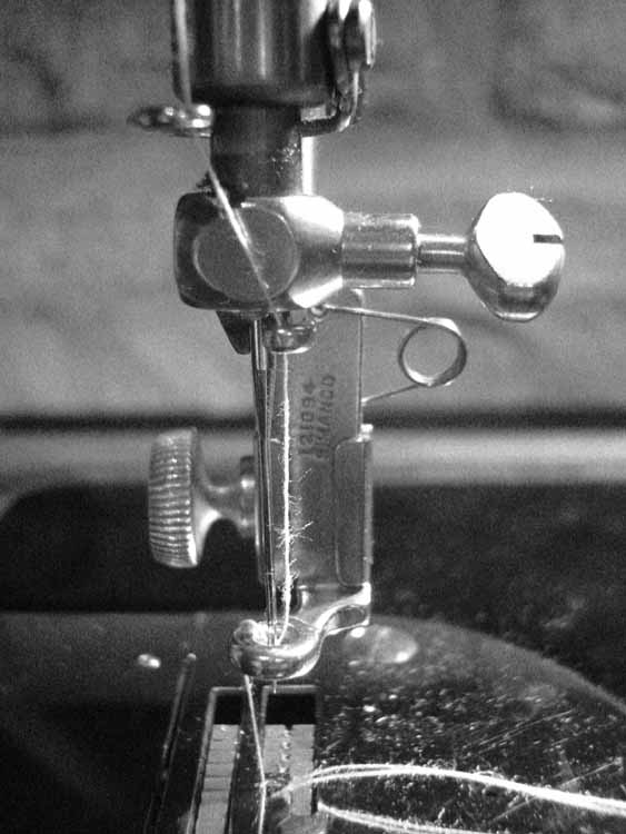 Singer Sewing Machine Low Shank Hinged Narrow Zipper Cording Foot Simanco  161127